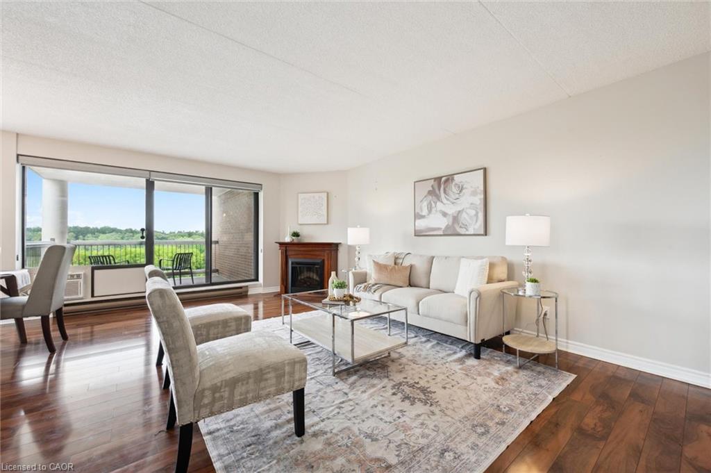 501-22 Marilyn Drive, Guelph, ON - Indoor Photo Showing Living Room