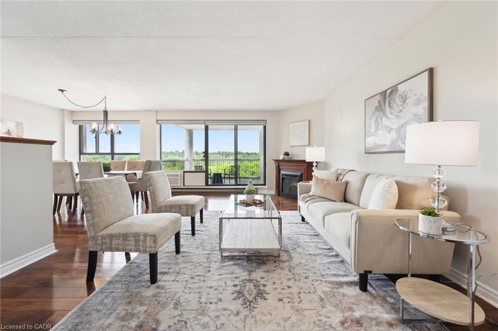 501-22 Marilyn Drive, Guelph, ON - Indoor Photo Showing Living Room