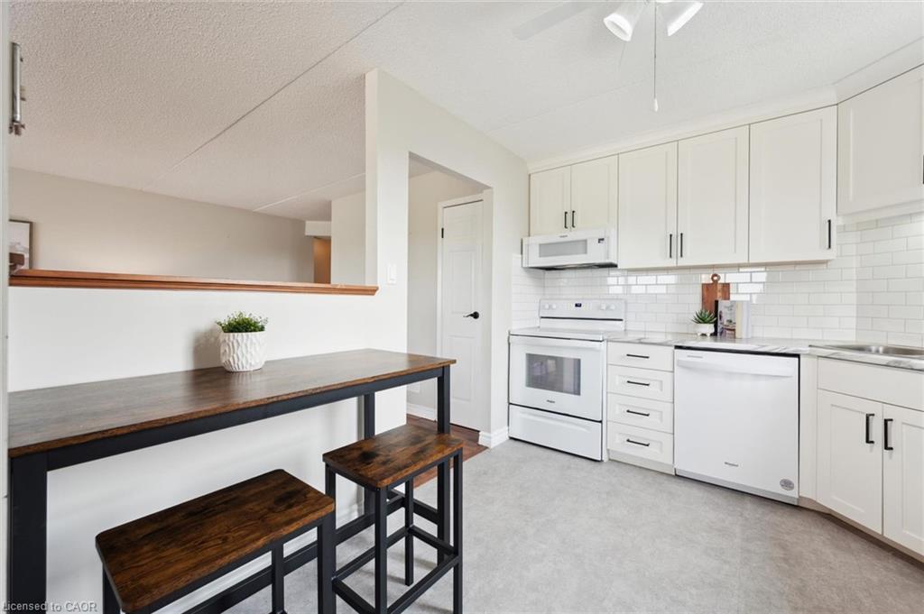 501-22 Marilyn Drive, Guelph, ON - Indoor Photo Showing Kitchen