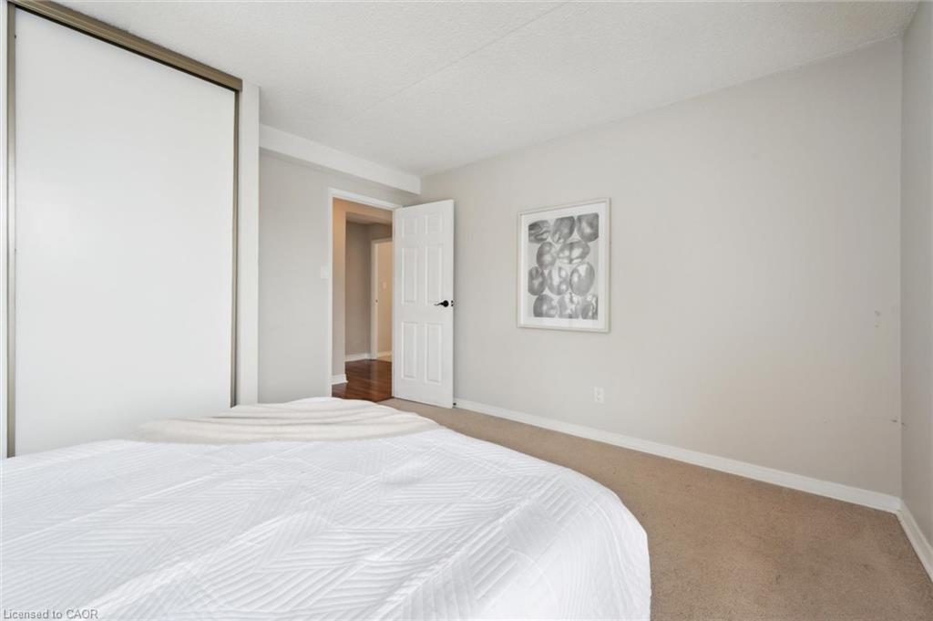 501-22 Marilyn Drive, Guelph, ON - Indoor Photo Showing Bedroom
