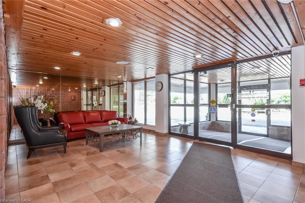 501-22 Marilyn Drive, Guelph, ON - Indoor Photo Showing Other Room