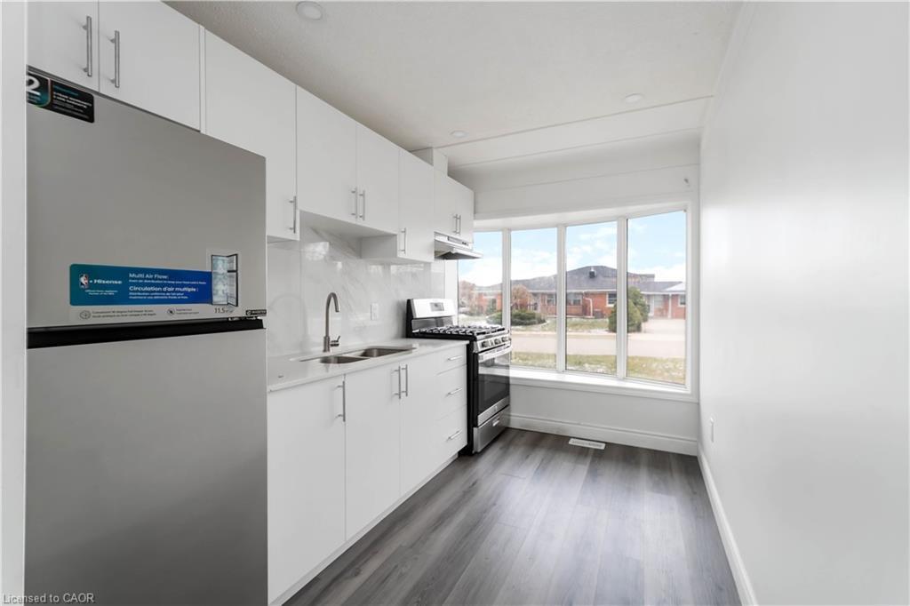 1-43 Norwich Road, Stoney Creek, ON - Indoor Photo Showing Kitchen