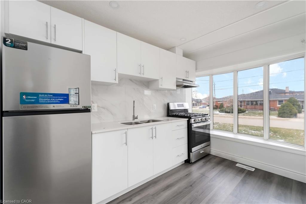 1-43 Norwich Road, Stoney Creek, ON - Indoor Photo Showing Kitchen With Double Sink
