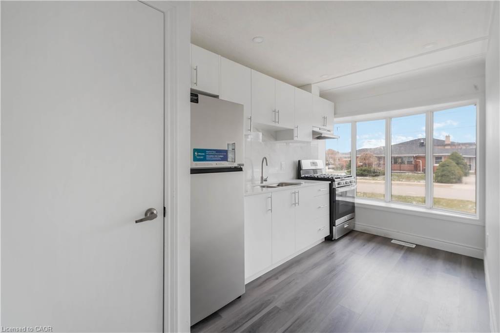 1-43 Norwich Road, Stoney Creek, ON - Indoor Photo Showing Kitchen