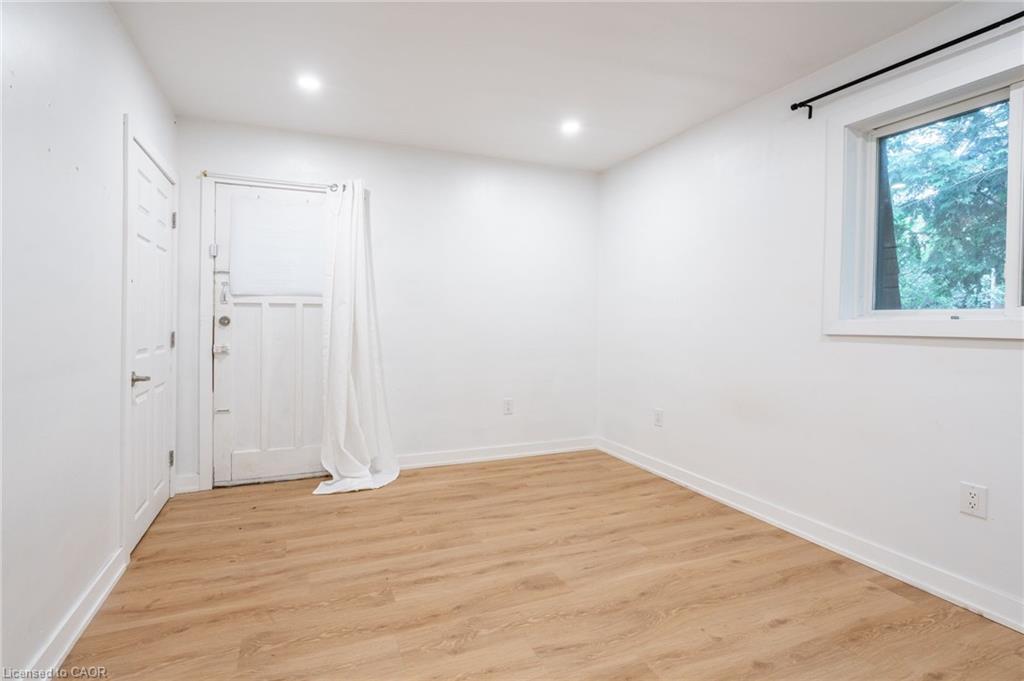 Upper-13 Henry Street, Hamilton, ON - Indoor Photo Showing Other Room