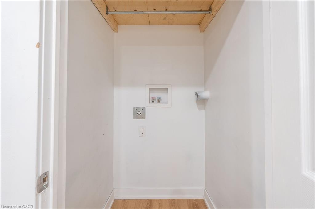 Upper-13 Henry Street, Hamilton, ON - Indoor Photo Showing Other Room