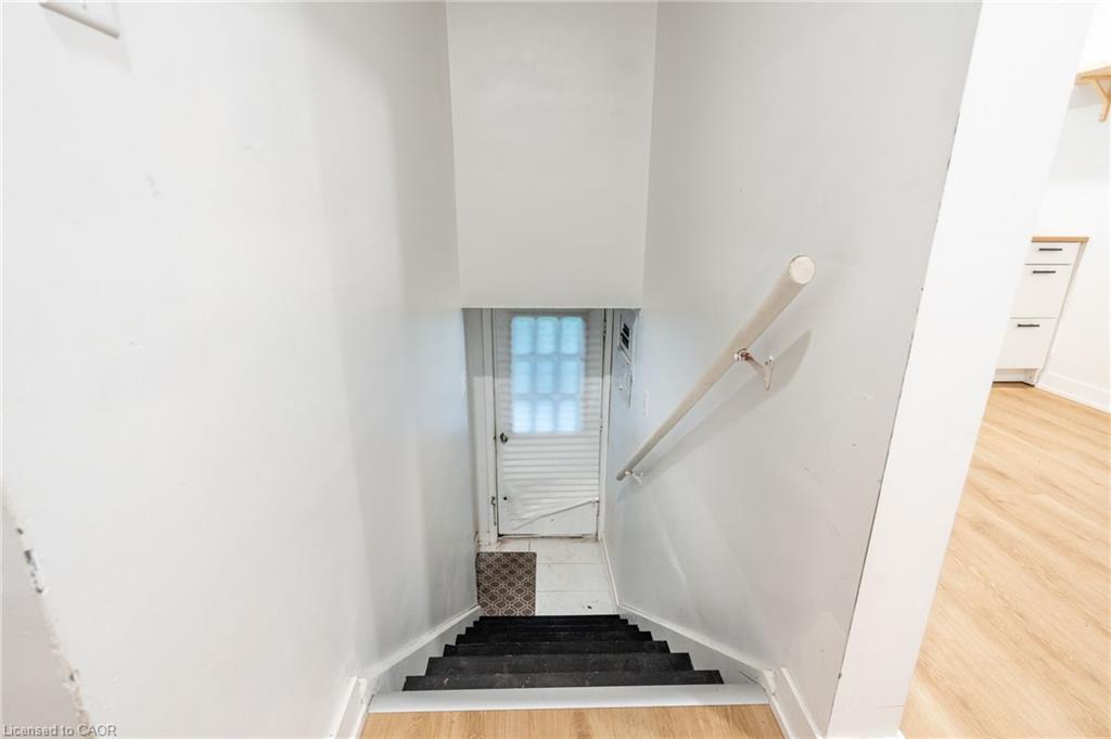 Upper-13 Henry Street, Hamilton, ON - Indoor Photo Showing Other Room