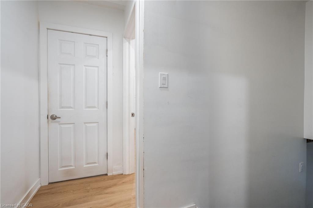 Upper-13 Henry Street, Hamilton, ON - Indoor Photo Showing Other Room