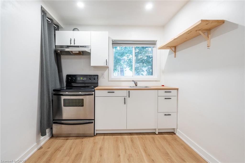 Upper-13 Henry Street, Hamilton, ON - Indoor Photo Showing Kitchen
