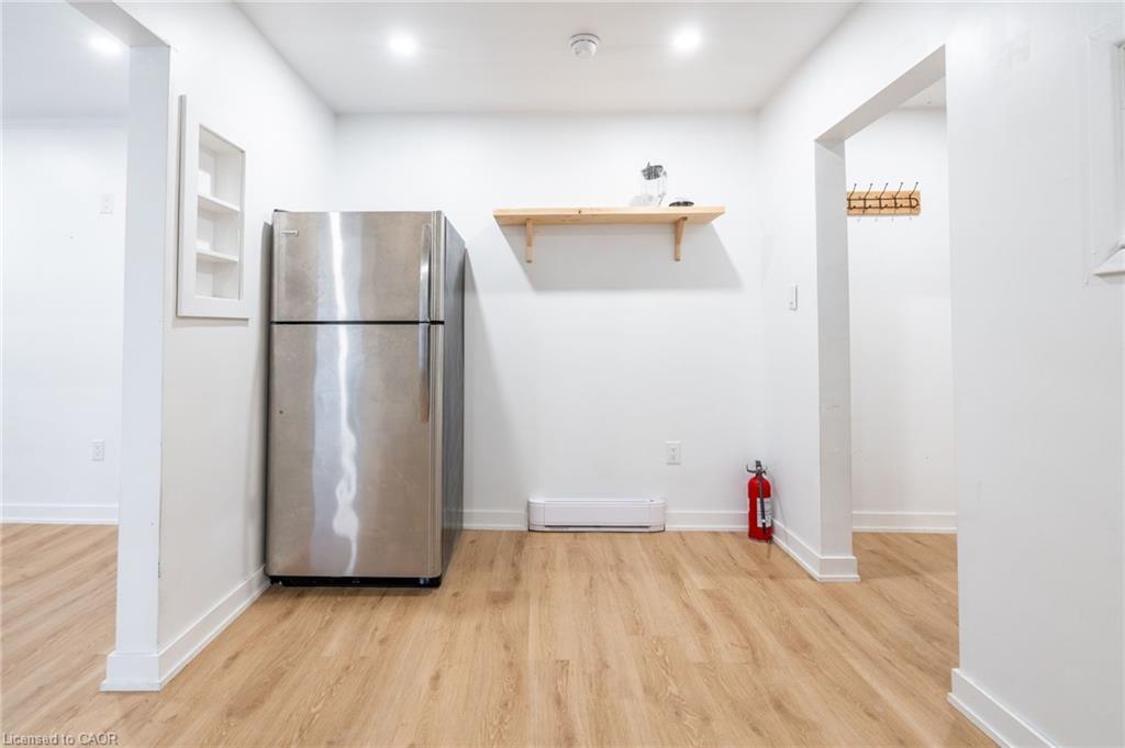 Upper-13 Henry Street, Hamilton, ON - Indoor Photo Showing Other Room