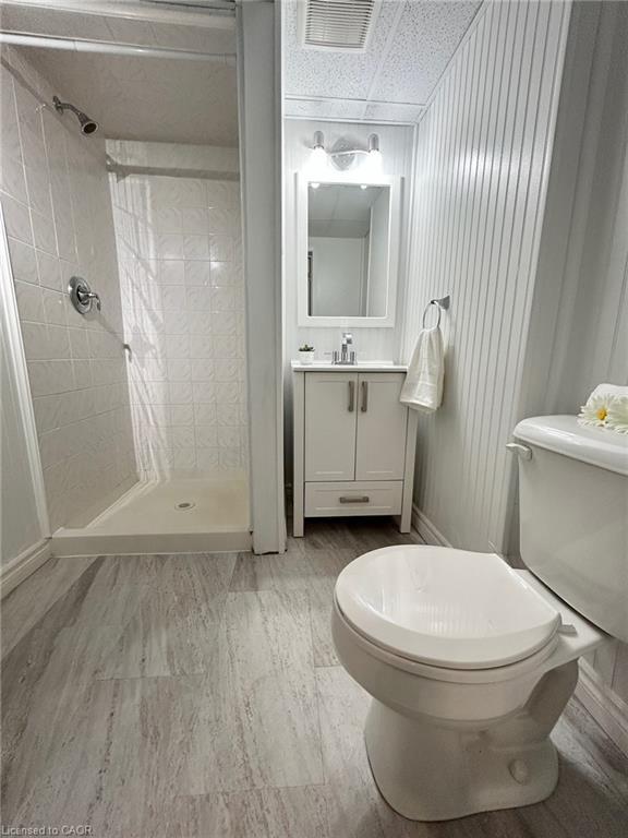 Lower Unit-4 Fernwood Place, Kitchener, ON - Indoor Photo Showing Bathroom