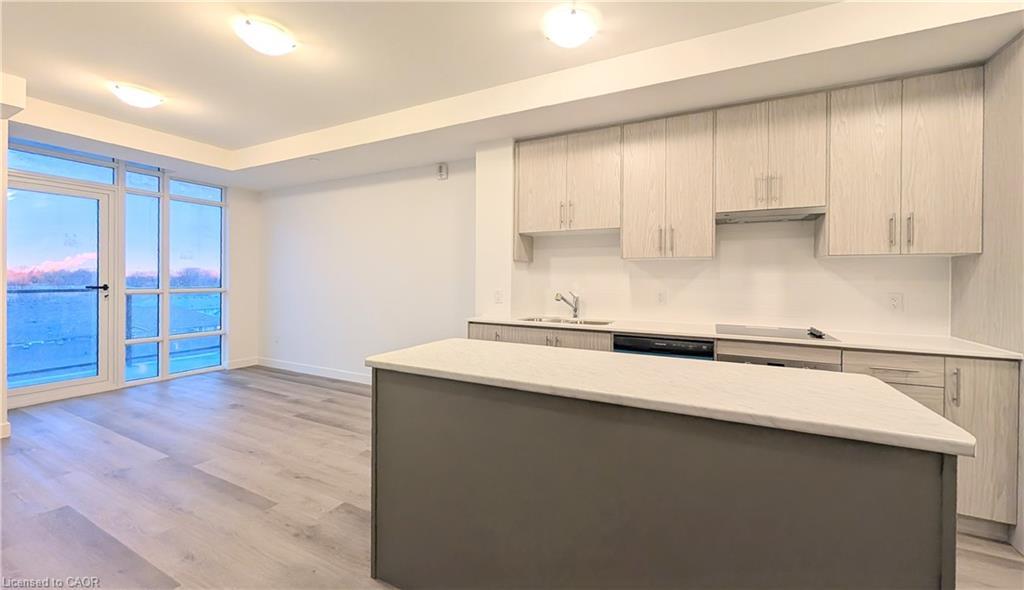 526-461 Green Road, Stoney Creek, ON - Indoor Photo Showing Kitchen