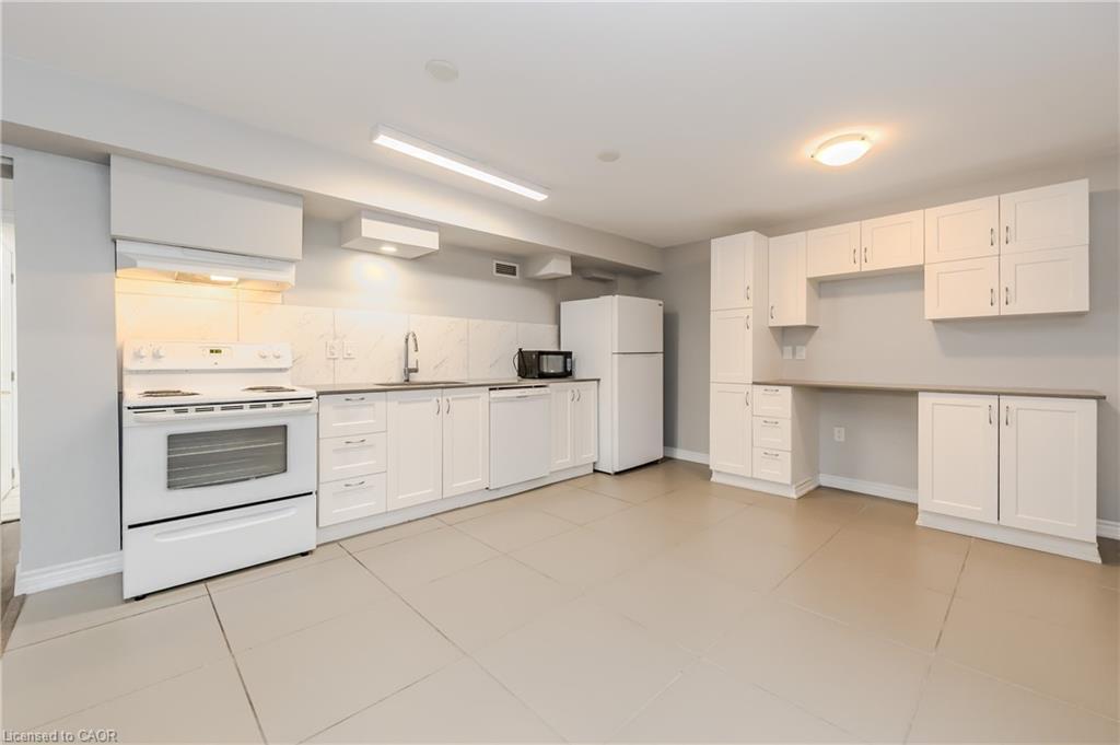 103-58 Beverly Street, Cambridge, ON - Indoor Photo Showing Kitchen