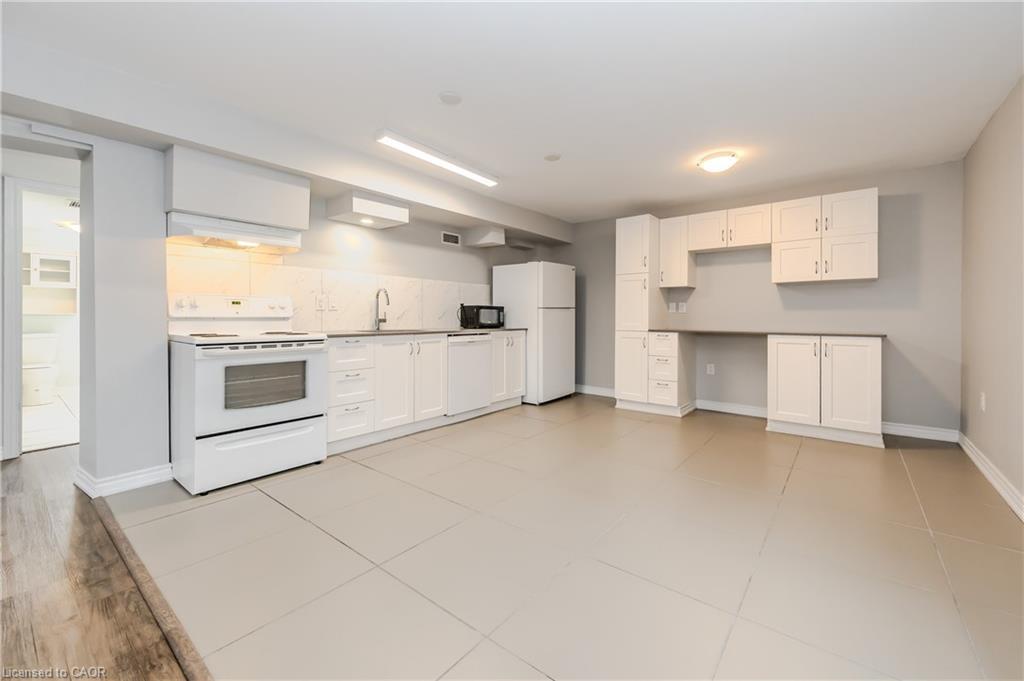 103-58 Beverly Street, Cambridge, ON - Indoor Photo Showing Kitchen