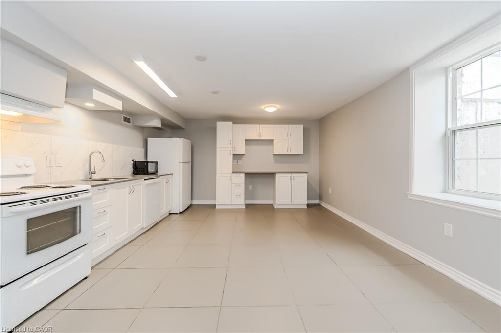 103-58 Beverly Street, Cambridge, ON - Indoor Photo Showing Kitchen