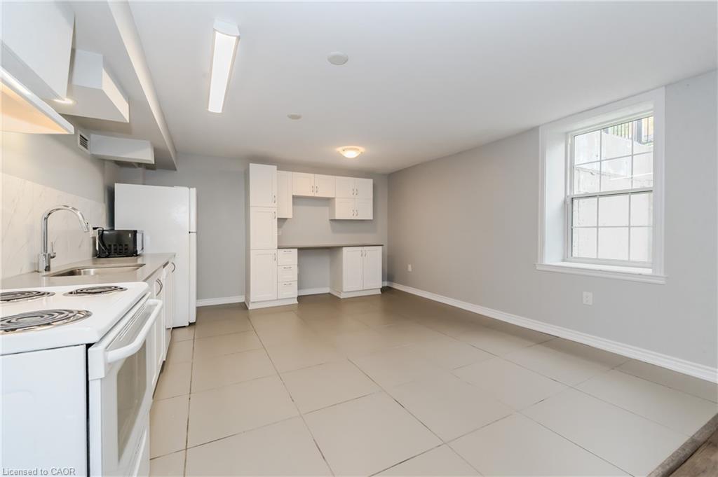 103-58 Beverly Street, Cambridge, ON - Indoor Photo Showing Kitchen