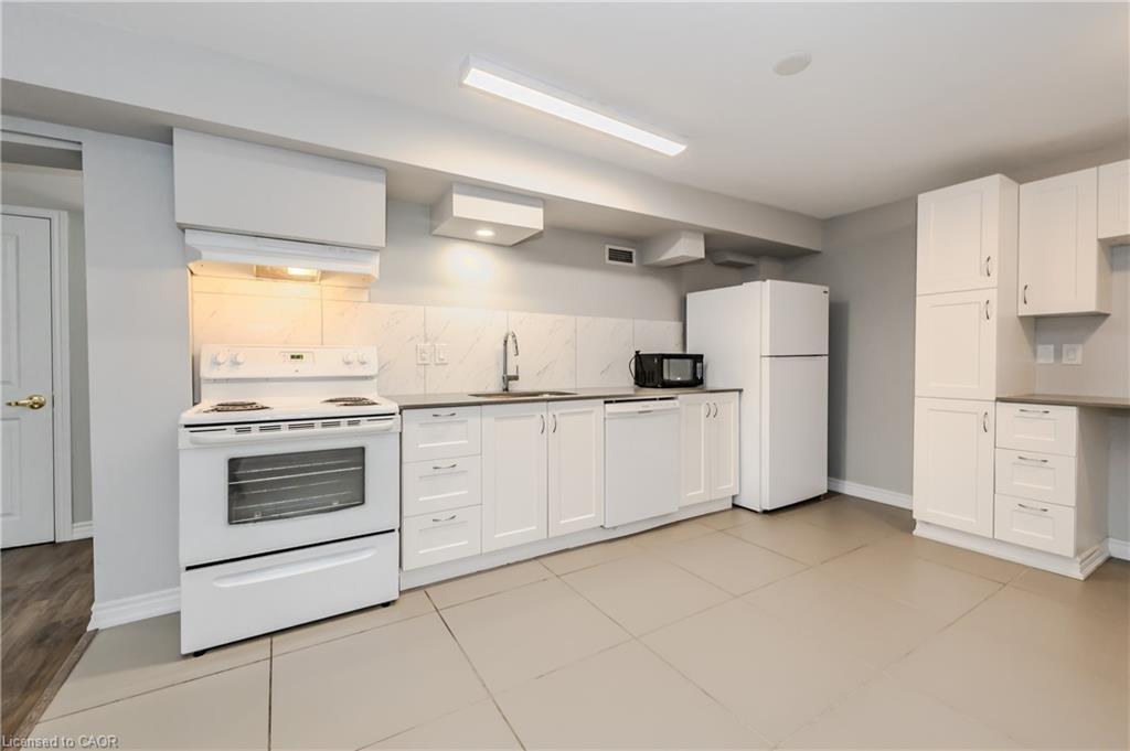 103-58 Beverly Street, Cambridge, ON - Indoor Photo Showing Kitchen