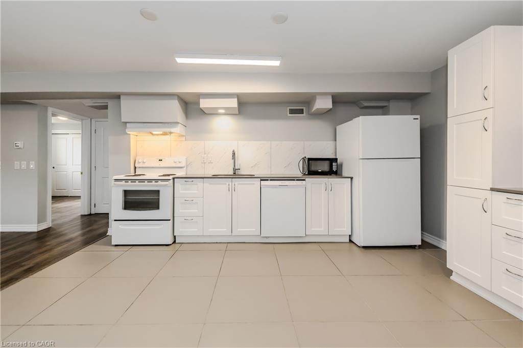 103-58 Beverly Street, Cambridge, ON - Indoor Photo Showing Kitchen