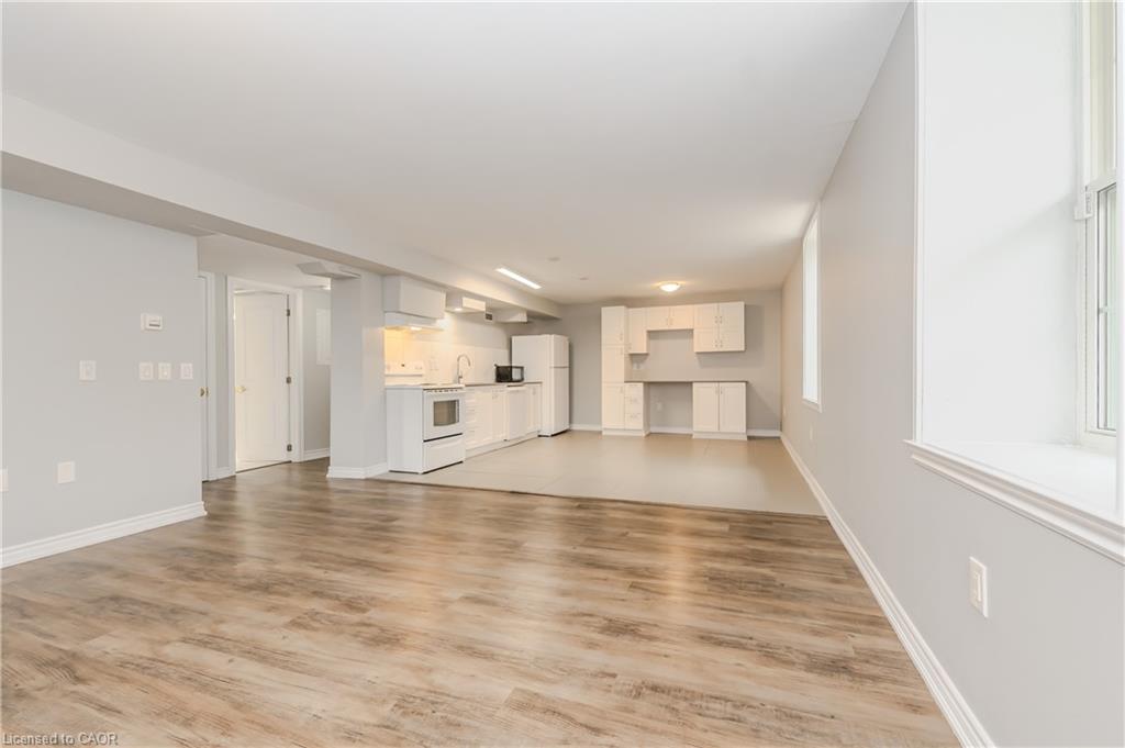 103-58 Beverly Street, Cambridge, ON - Indoor Photo Showing Living Room