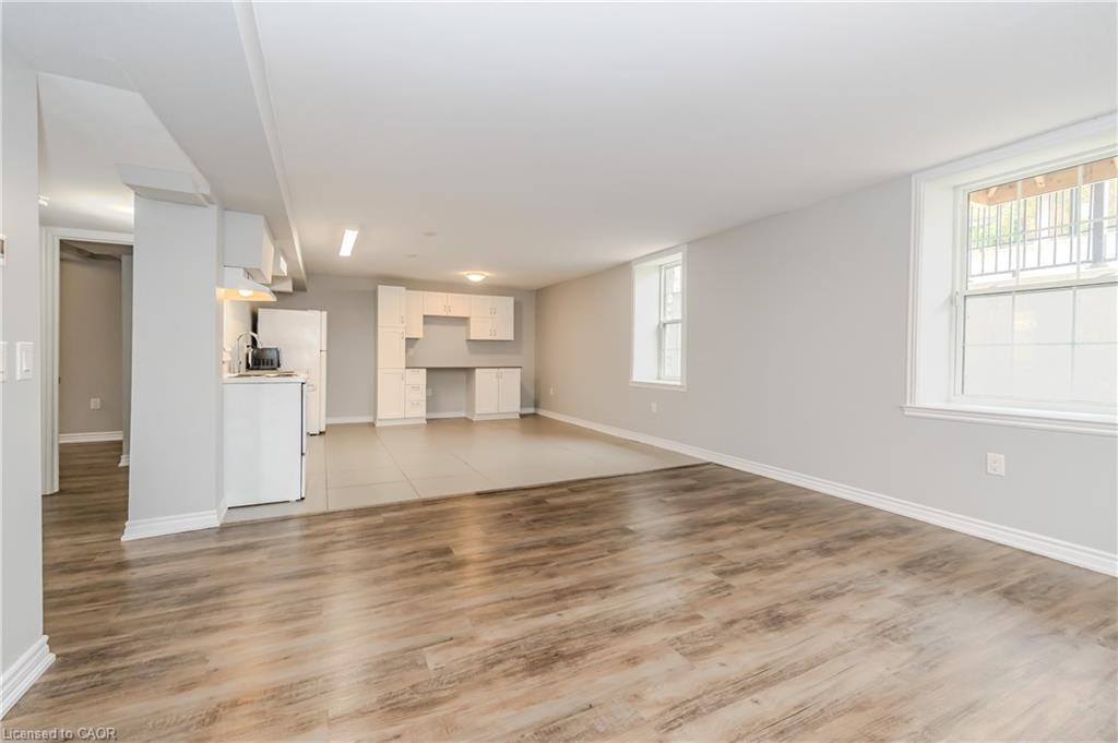 103-58 Beverly Street, Cambridge, ON - Indoor Photo Showing Living Room