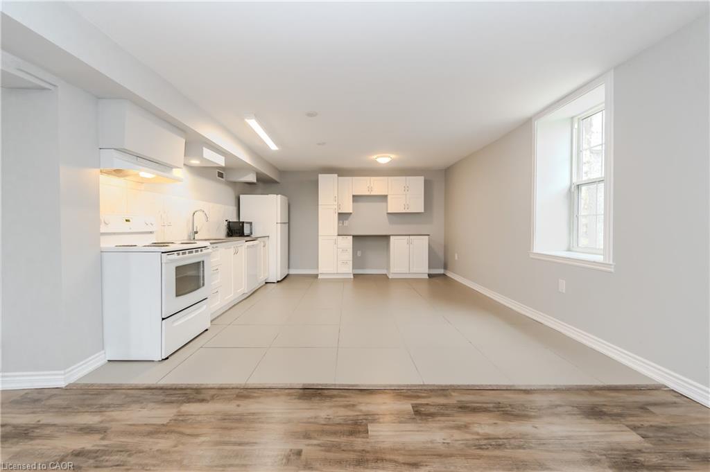 103-58 Beverly Street, Cambridge, ON - Indoor Photo Showing Kitchen