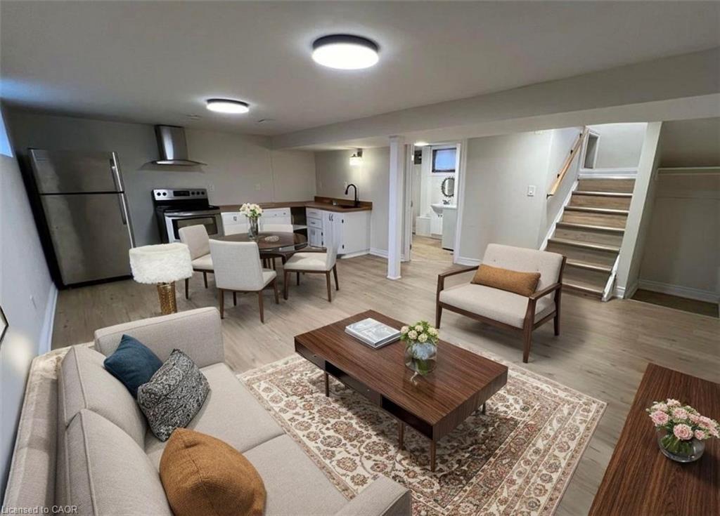 Lower-346 East 15Th Street, Hamilton, ON - Indoor Photo Showing Living Room