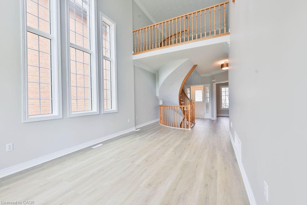 11-4211 Millcroft Park Drive, Burlington, ON - Indoor Photo Showing Other Room