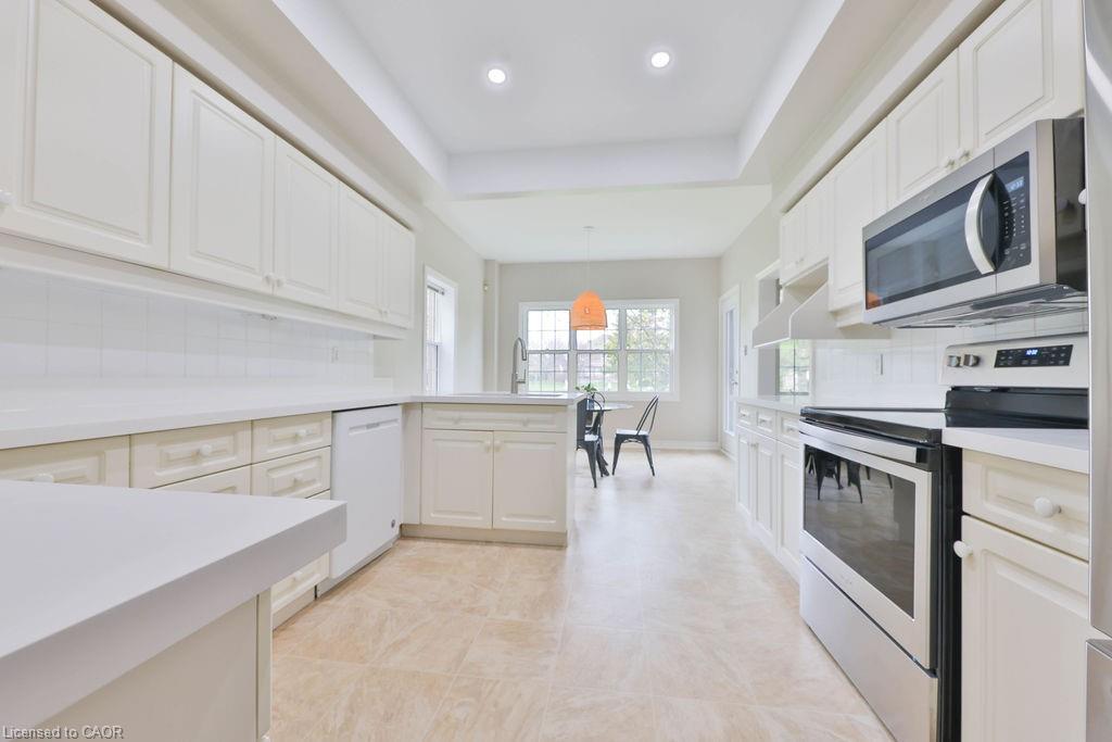 11-4211 Millcroft Park Drive, Burlington, ON - Indoor Photo Showing Kitchen