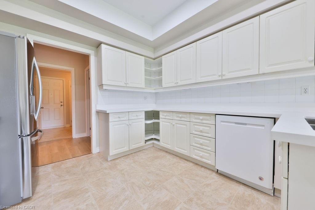 11-4211 Millcroft Park Drive, Burlington, ON - Indoor