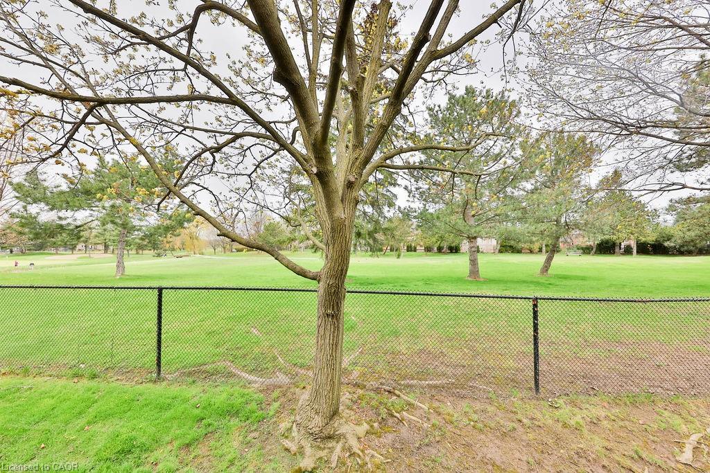 11-4211 Millcroft Park Drive, Burlington, ON - Outdoor
