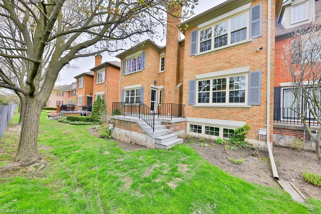 11-4211 Millcroft Park Drive, Burlington, ON - Outdoor