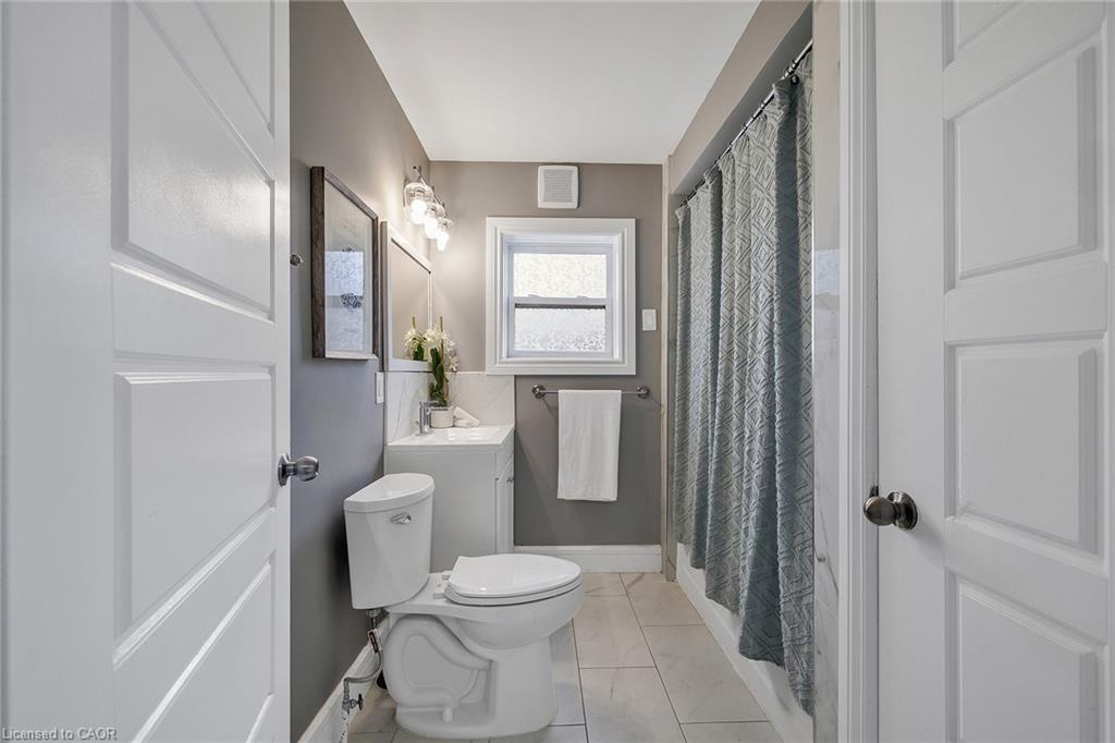 1-174 William Street, Brantford, ON - Indoor Photo Showing Bathroom