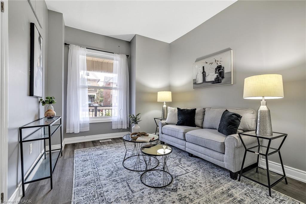 1-174 William Street, Brantford, ON - Indoor Photo Showing Living Room