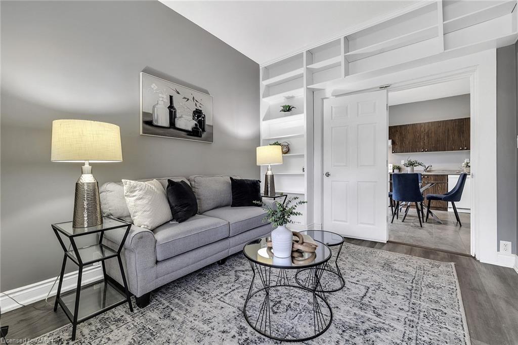 1-174 William Street, Brantford, ON - Indoor Photo Showing Living Room