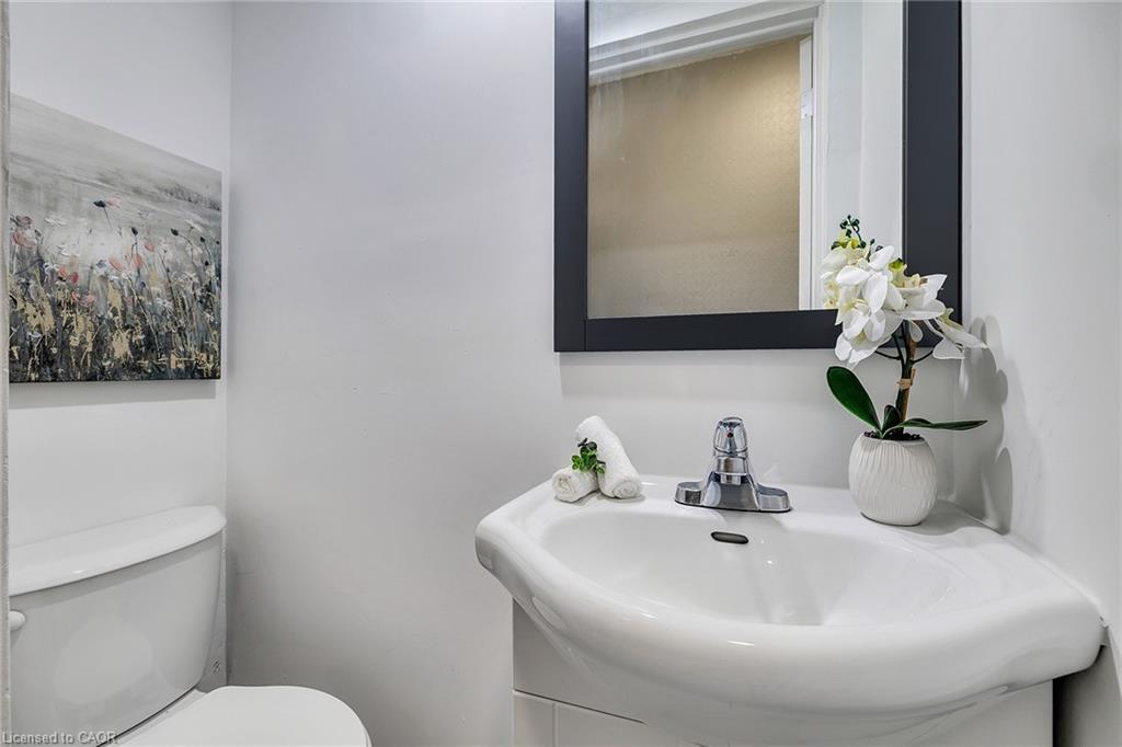 1-174 William Street, Brantford, ON - Indoor Photo Showing Bathroom