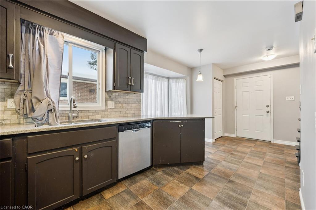 291 Patricia Avenue, Kitchener, ON - Indoor Photo Showing Kitchen