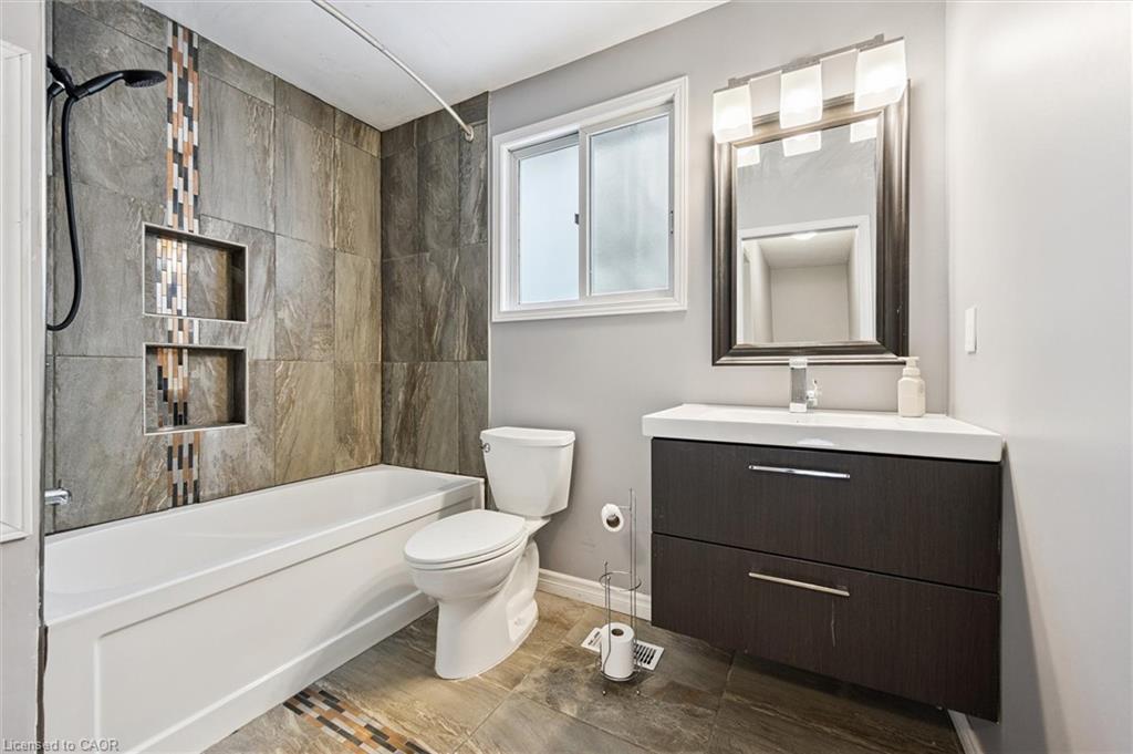 291 Patricia Avenue, Kitchener, ON - Indoor Photo Showing Bathroom