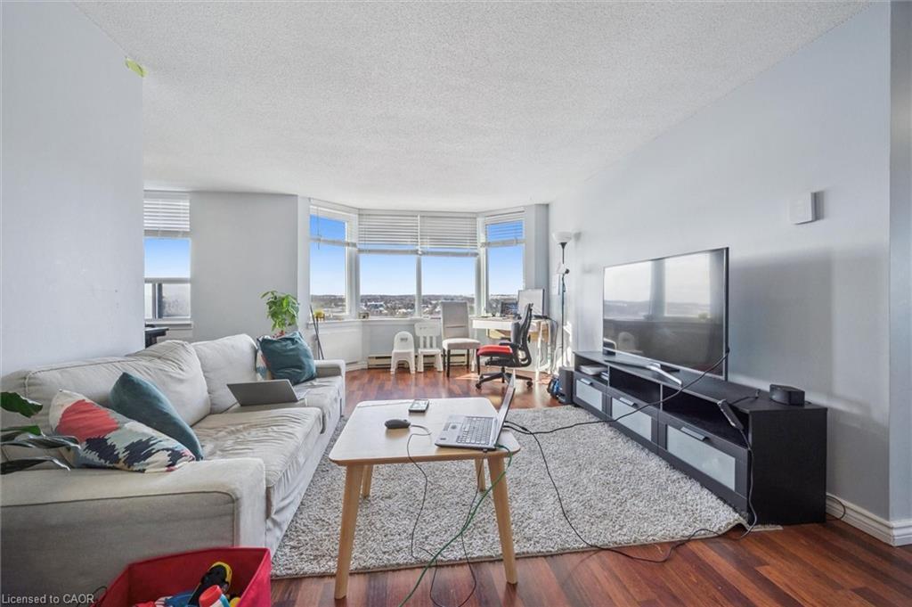1510-35 Green Valley Drive, Kitchener, ON - Indoor Photo Showing Living Room