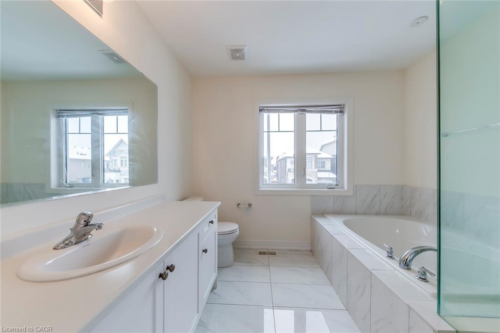 3130 Goodyear Road, Burlington, ON - Indoor Photo Showing Bathroom