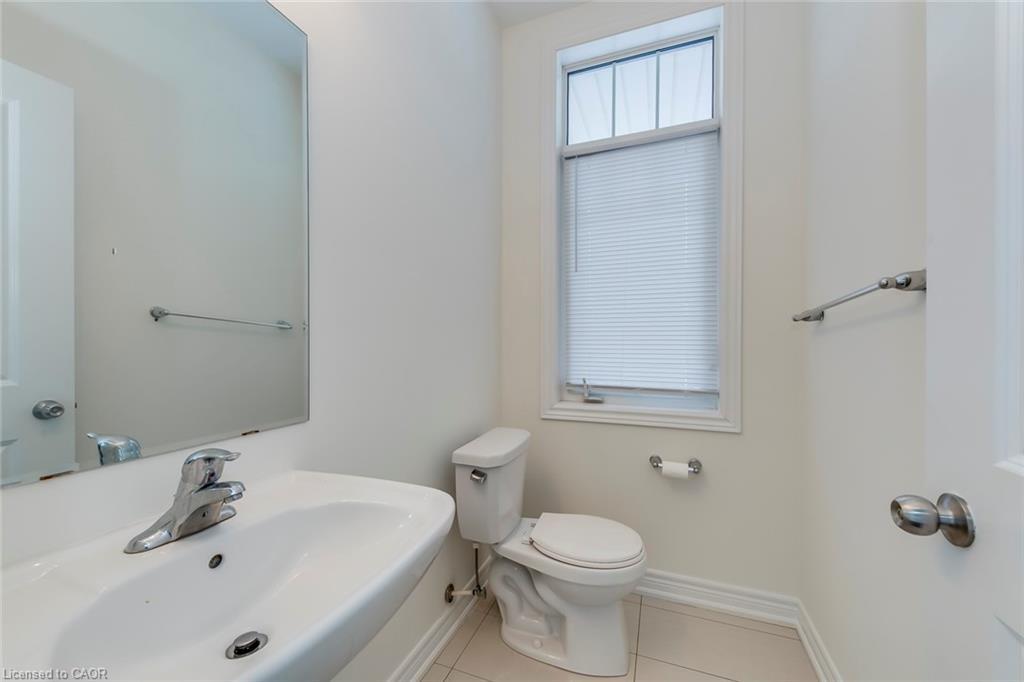 3130 Goodyear Road, Burlington, ON - Indoor Photo Showing Bathroom
