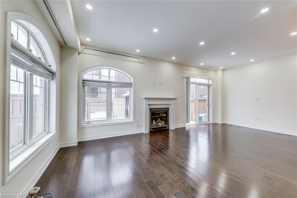3130 Goodyear Road, Burlington, ON - Indoor Photo Showing Living Room With Fireplace