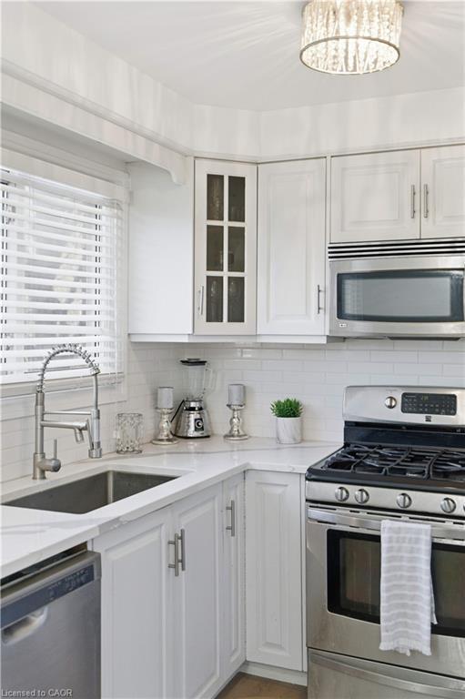65-11 Harrisford Street, Hamilton, ON - Indoor Photo Showing Kitchen