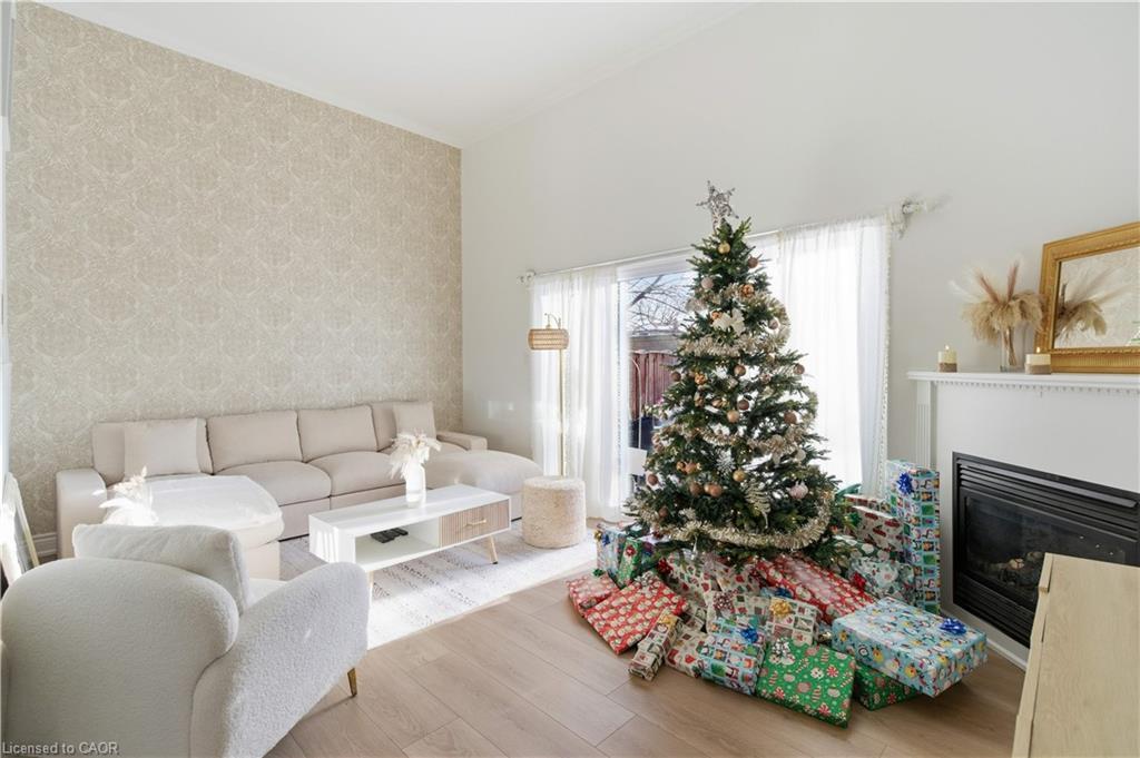 65-11 Harrisford Street, Hamilton, ON - Indoor Photo Showing Living Room With Fireplace