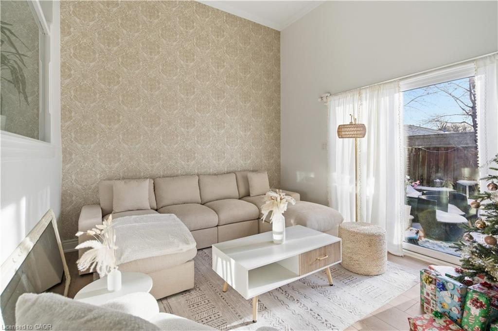 65-11 Harrisford Street, Hamilton, ON - Indoor Photo Showing Living Room
