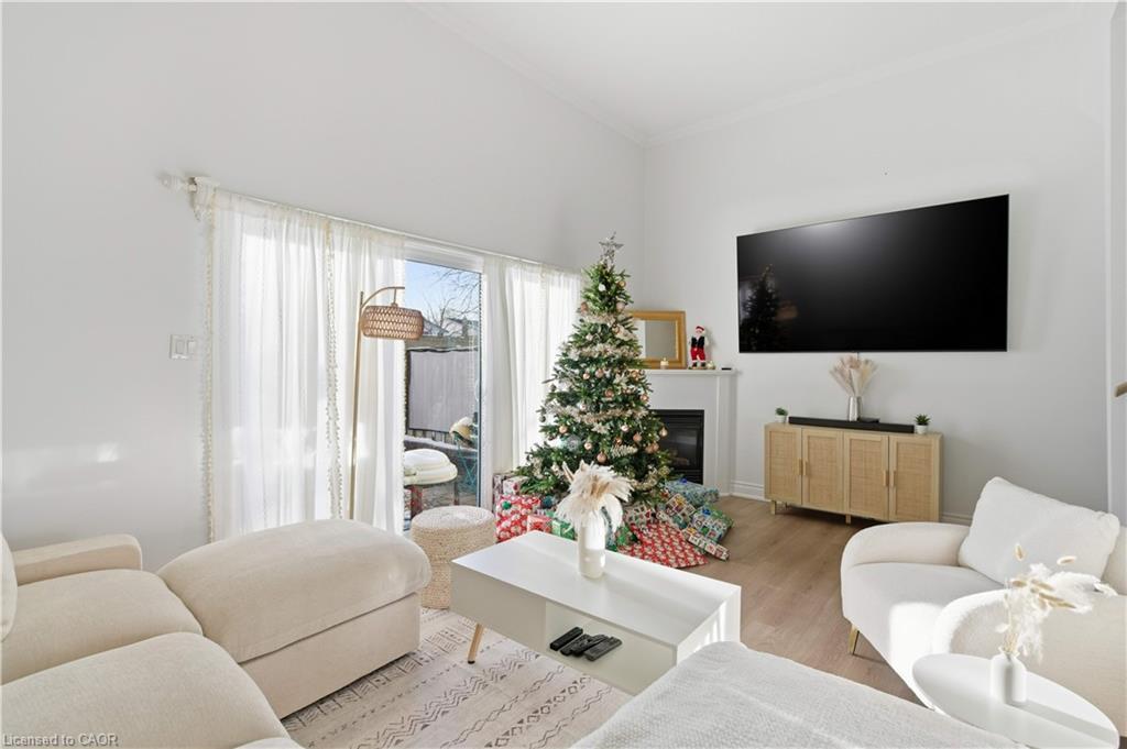 65-11 Harrisford Street, Hamilton, ON - Indoor Photo Showing Living Room