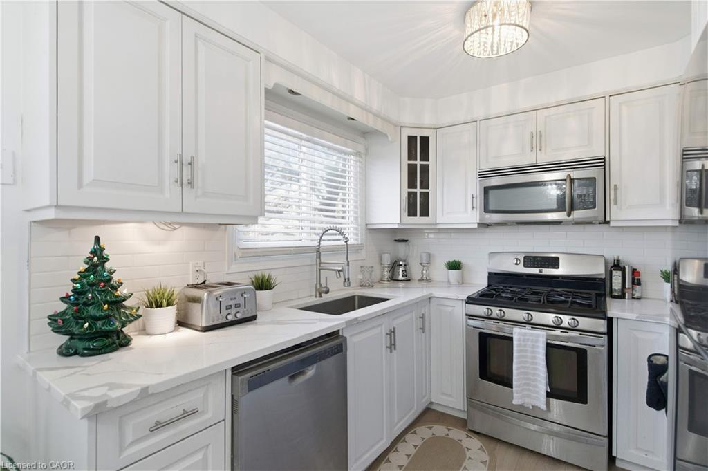 65-11 Harrisford Street, Hamilton, ON - Indoor Photo Showing Kitchen