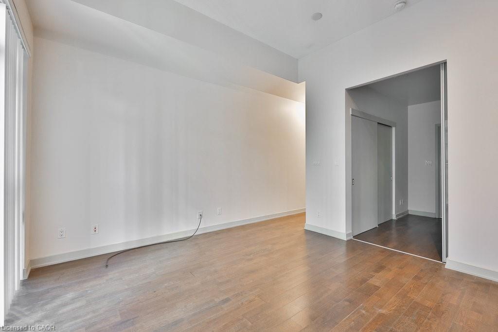 705-126 Simcoe Street, Toronto, ON - Indoor Photo Showing Other Room