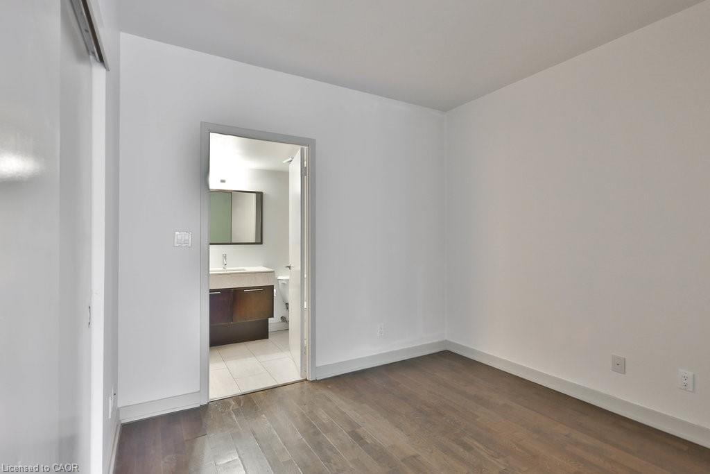 705-126 Simcoe Street, Toronto, ON - Indoor Photo Showing Other Room