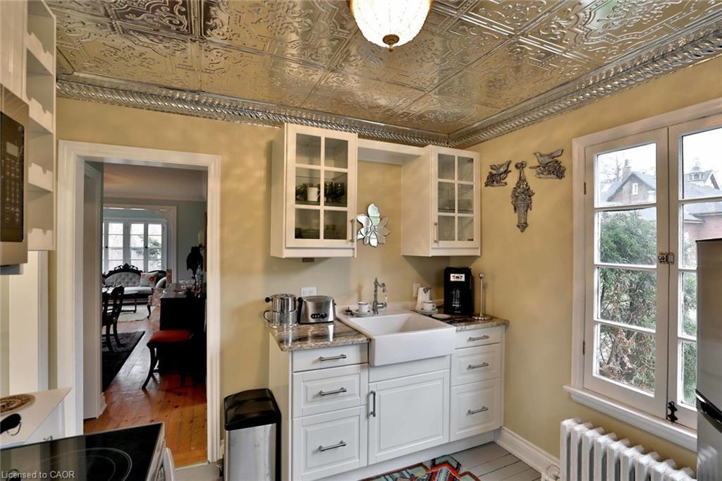 Cottage-243 Shoreacres Road, Burlington, ON - Indoor Photo Showing Kitchen