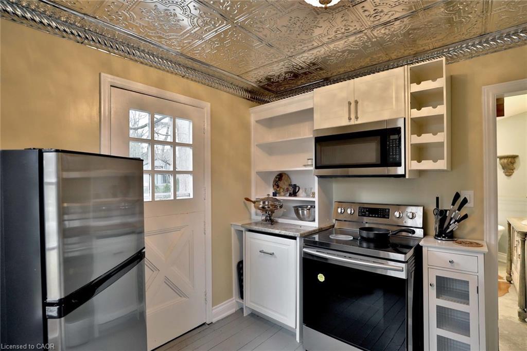Cottage-243 Shoreacres Road, Burlington, ON - Indoor Photo Showing Kitchen